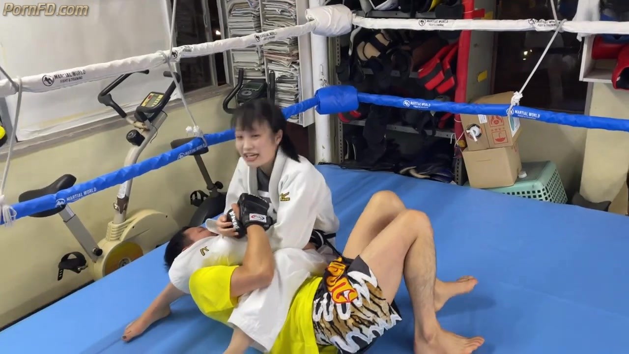 Japanese Girl - Judo Headscissors 